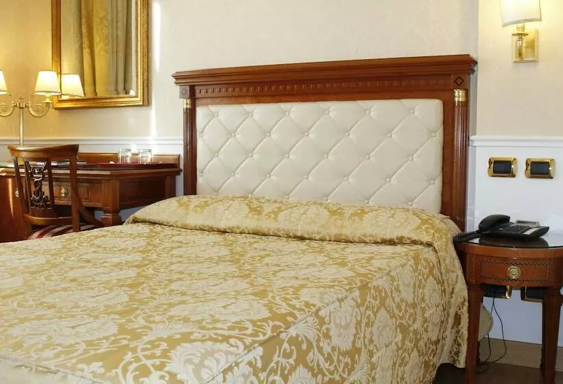 اتاق استاندارد سه نفره, Villa Pinciana