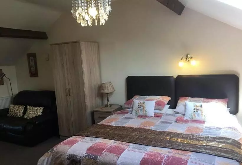 スタンダードスタジオ, Oakenholt Farm Bed And Breakfast
