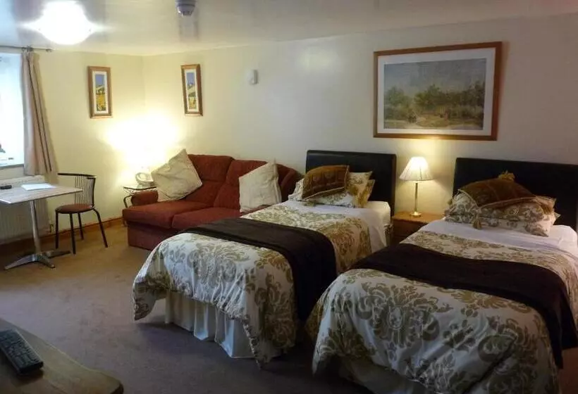 スタンダードスタジオ, Oakenholt Farm Bed And Breakfast