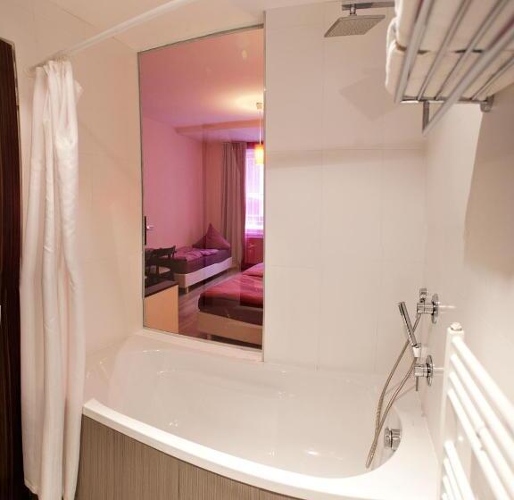 Quarto Quádruplo Estandar, Purpur