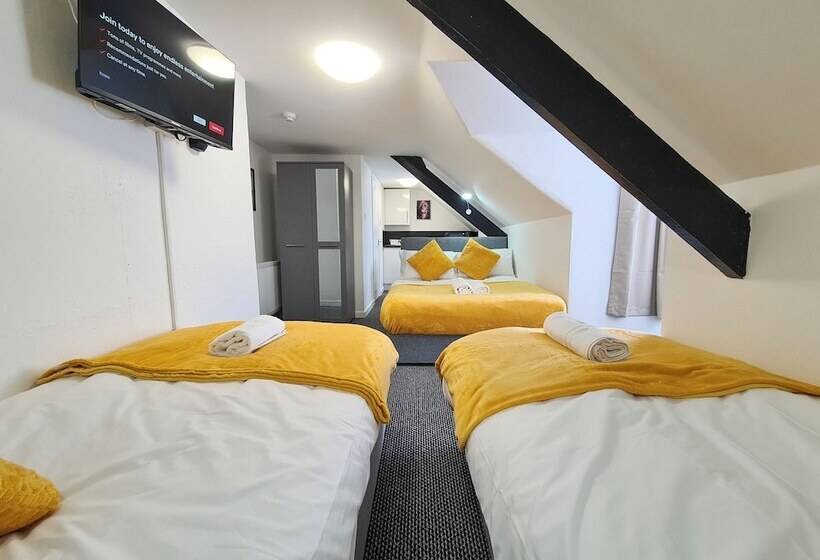 اتاق خانوادگی, Station House Plymouth