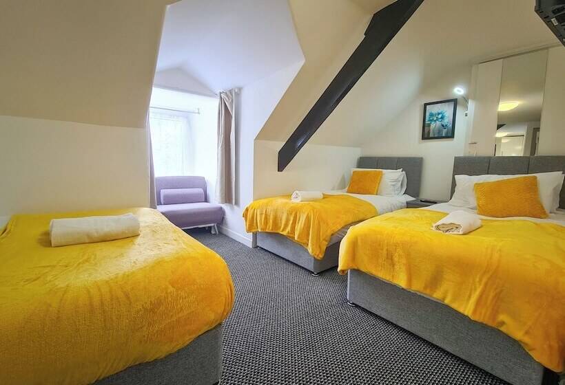 اتاق خانوادگی, Station House Plymouth