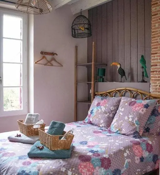 Basic-huone, Les Volets Violets