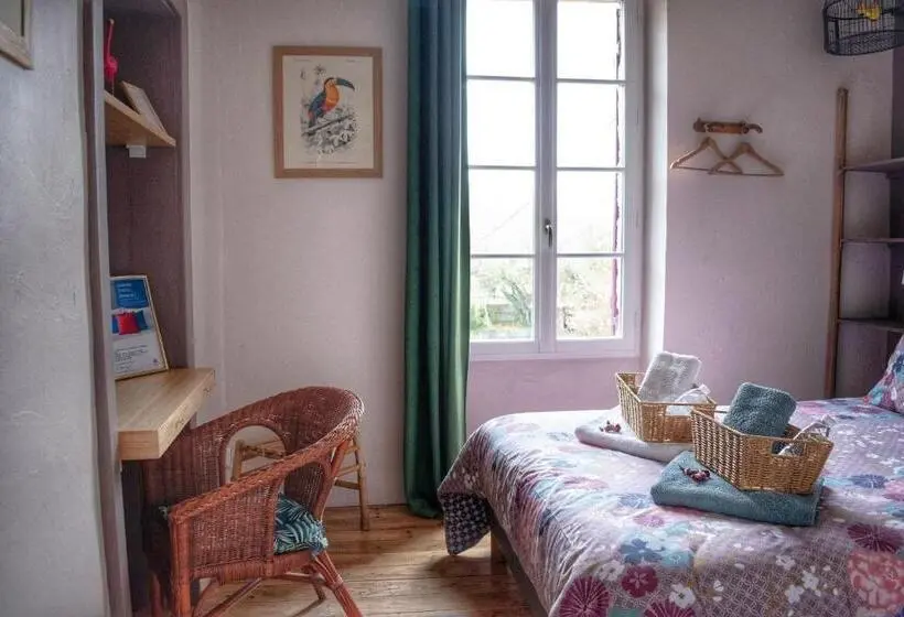 Basic-huone, Les Volets Violets