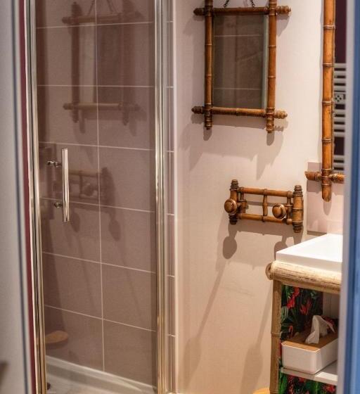 Номер Basic, Les Volets Violets