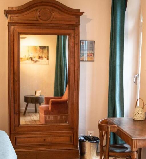 Номер Deluxe, Les Volets Violets