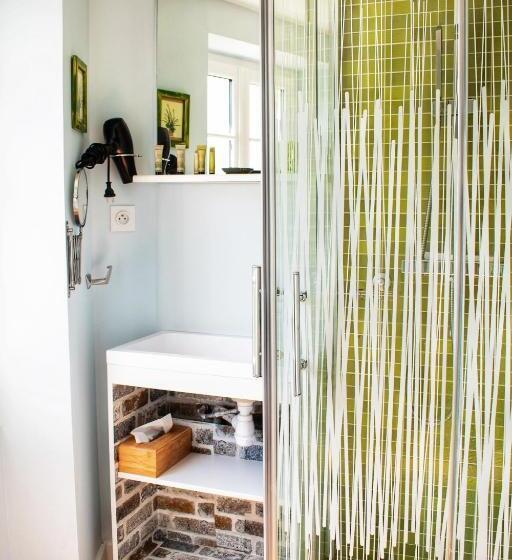 Номер Стандарт, Les Volets Violets