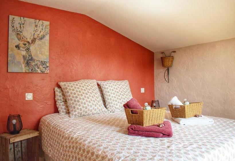 Номер Стандарт, Les Volets Violets