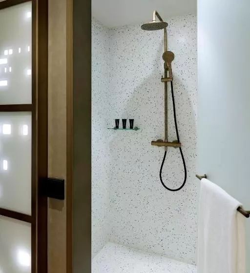 اتاق لوکس خانوادگی, Hard Rock Hotel Madrid