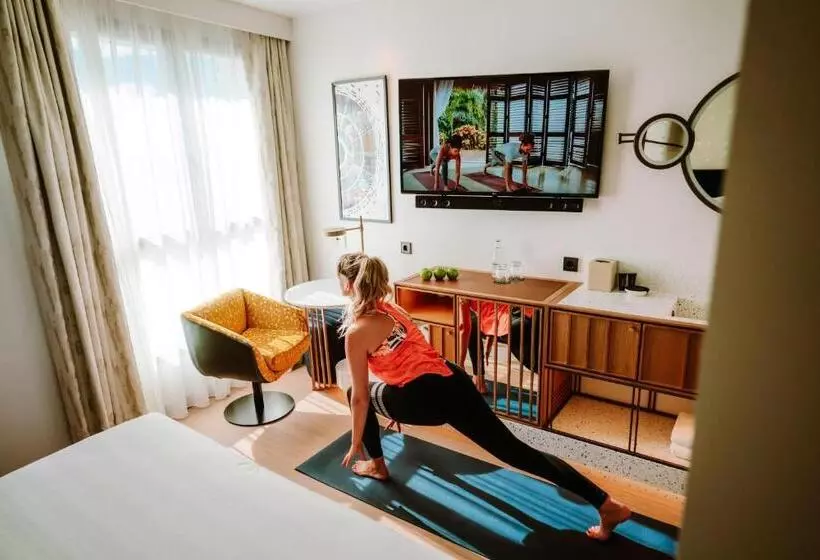 اتاق لوکس خانوادگی, Hard Rock Hotel Madrid