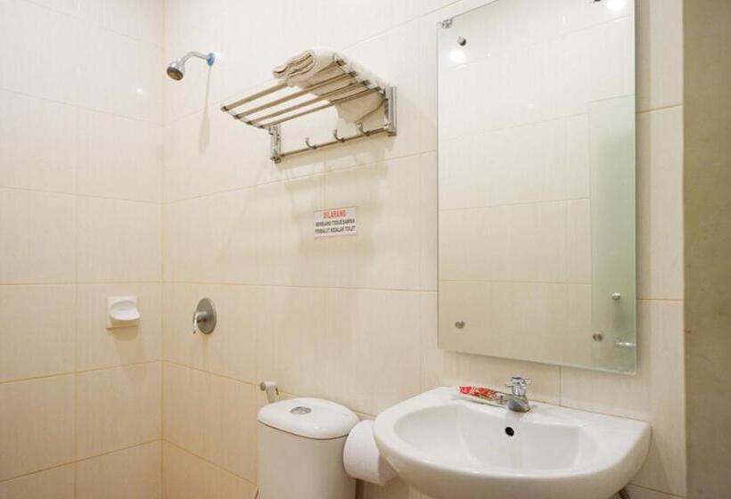 标准间, Reddoorz Plus @ Grand Pacifik Hotel Makassar