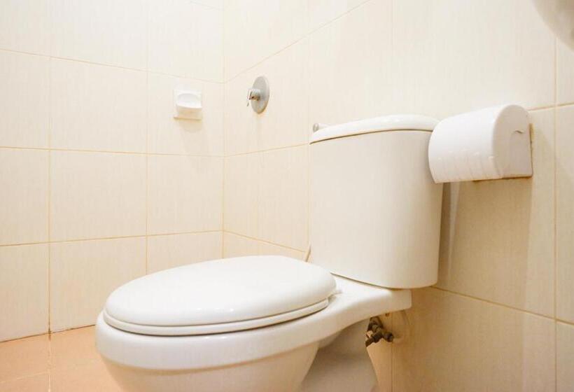 标准间, Reddoorz Plus @ Grand Pacifik Hotel Makassar
