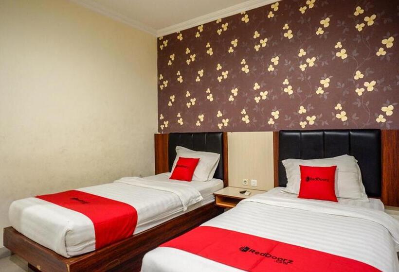 豪华房间, Reddoorz Plus @ Grand Pacifik Hotel Makassar