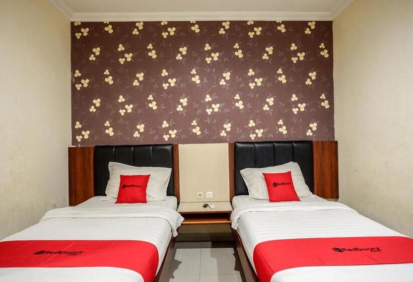 豪华房间, Reddoorz Plus @ Grand Pacifik Hotel Makassar