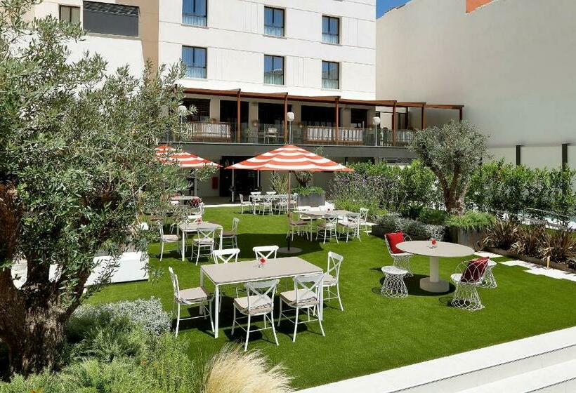 חדר דלוקס נוף לגינה, Hard Rock Hotel Madrid