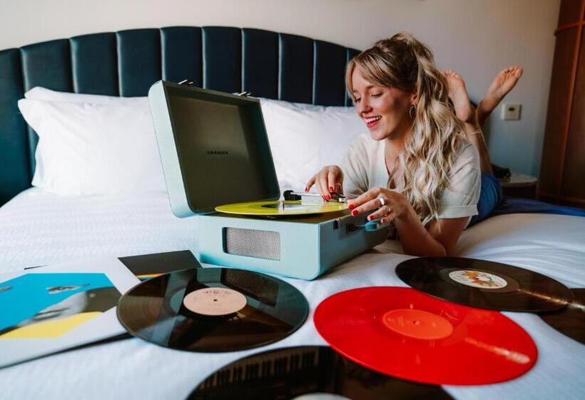 اتاق کلاسیک با تخت دونفره, Hard Rock Hotel Madrid