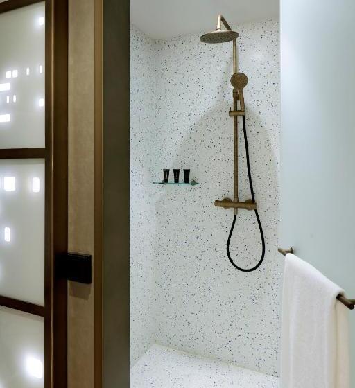 اتاق کلاسیک با تخت دونفره, Hard Rock Hotel Madrid