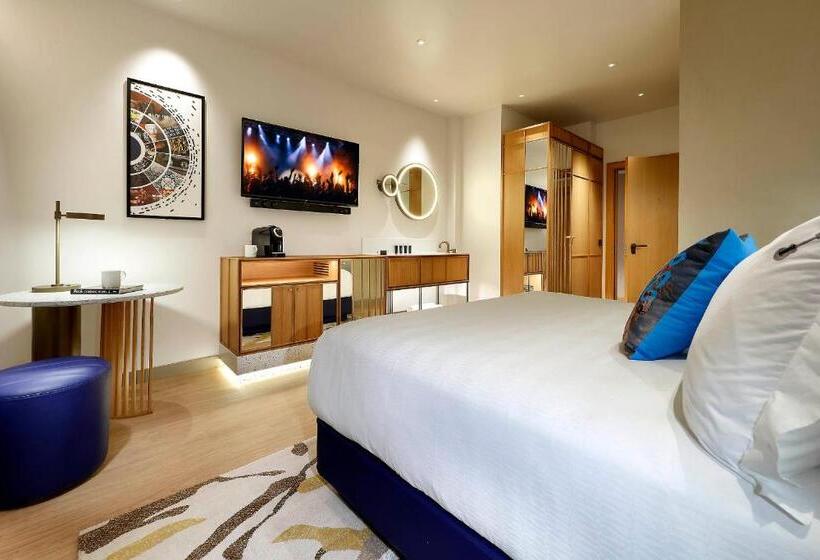 اتاق سوپریور با چشمانداز شهر, Hard Rock Hotel Madrid