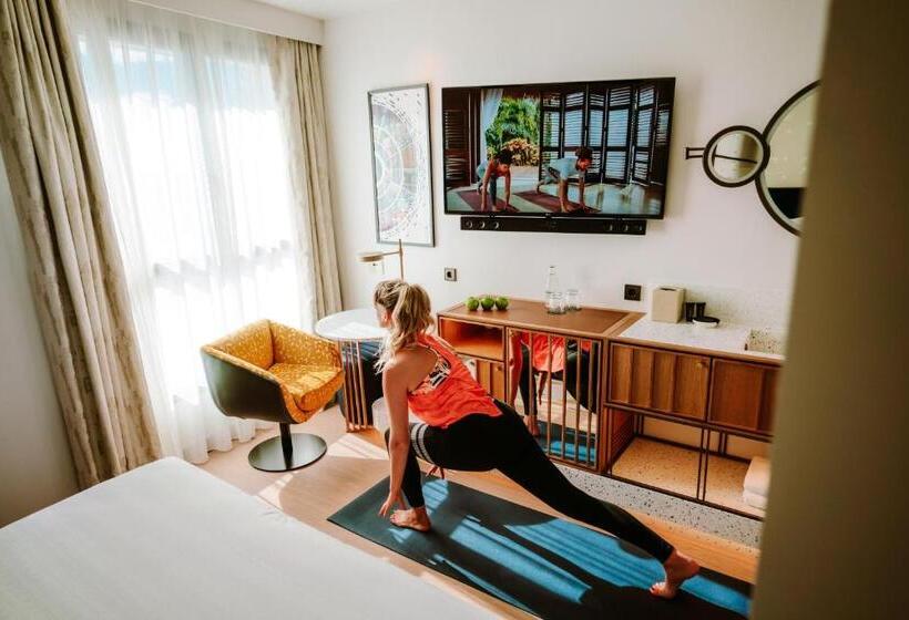 اتاق سوپریور با چشمانداز شهر, Hard Rock Hotel Madrid