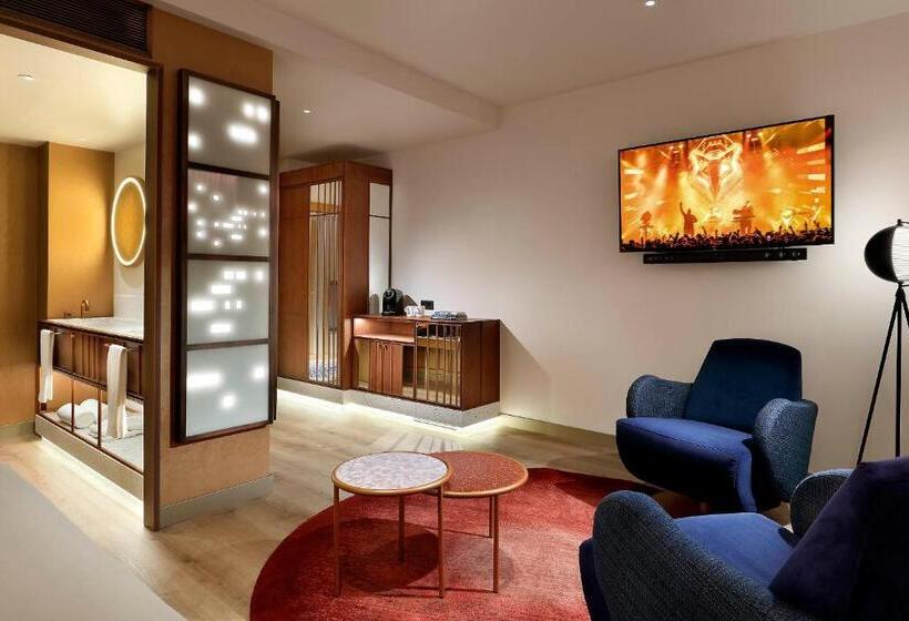 סוויטת ג'וניור עם טרסה, Hard Rock Hotel Madrid