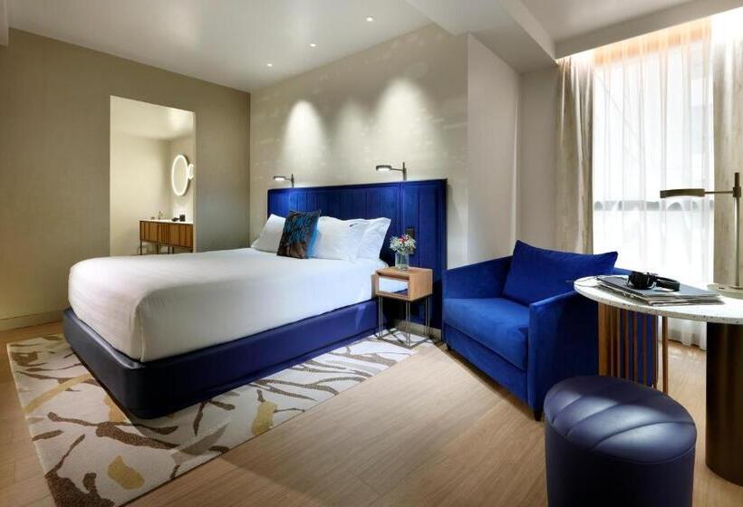 חדר סטנדרט לשלושה, Hard Rock Hotel Madrid