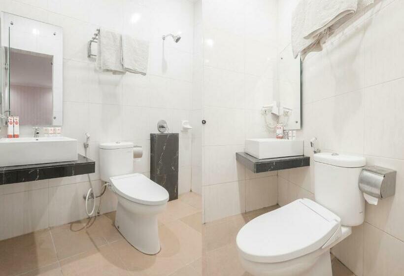 标准间, Reddoorz Plus @ Grand Pacifik Hotel Makassar