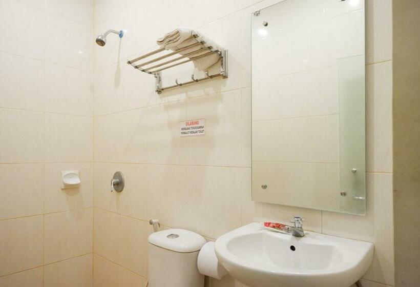 豪华房间, Reddoorz Plus @ Grand Pacifik Hotel Makassar