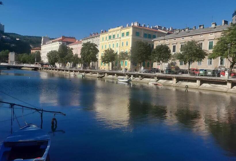 스탠다드 싱글 룸, Little Flower In City Center