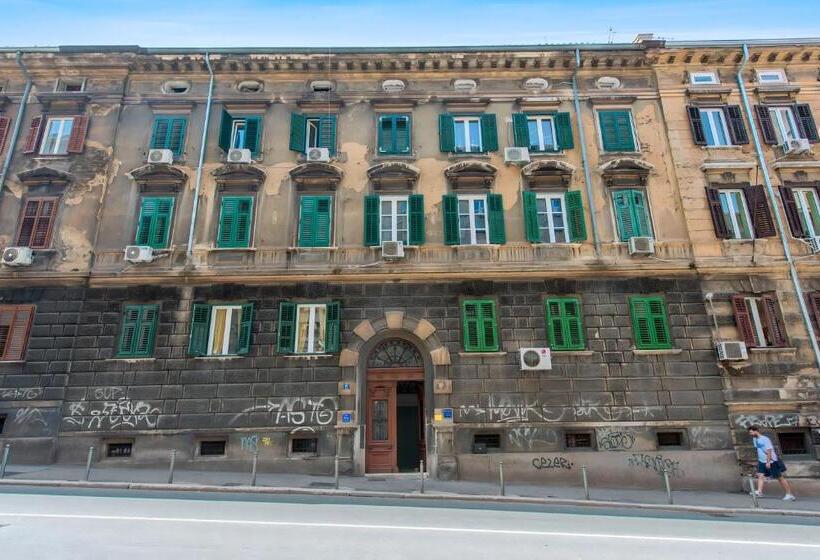 스탠다드 룸, Little Flower In City Center