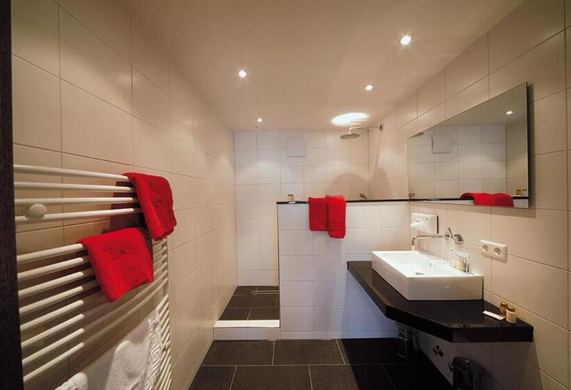 주니어 스위트, Stern