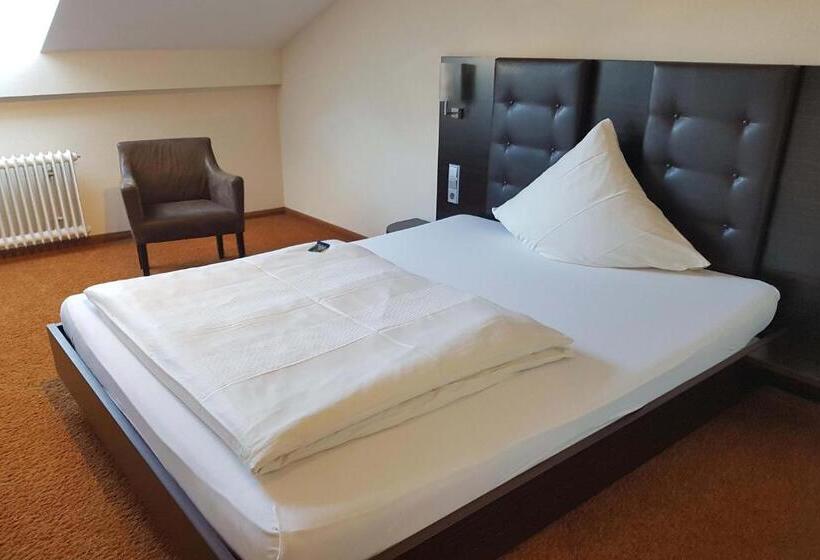 스탠다드 싱글 룸, Stern