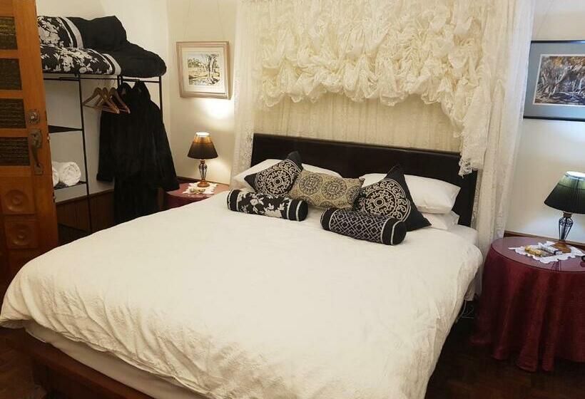 带大床的套房, Barossa Glen ~ Henri's Cottage ~ Bed & Breakfast