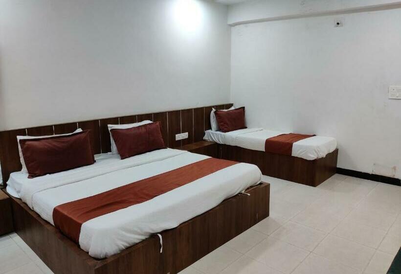 חדר בסיסי לשלושה, Nova Prime