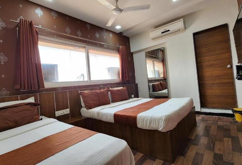 חדר בסיסי לשלושה, Nova Prime