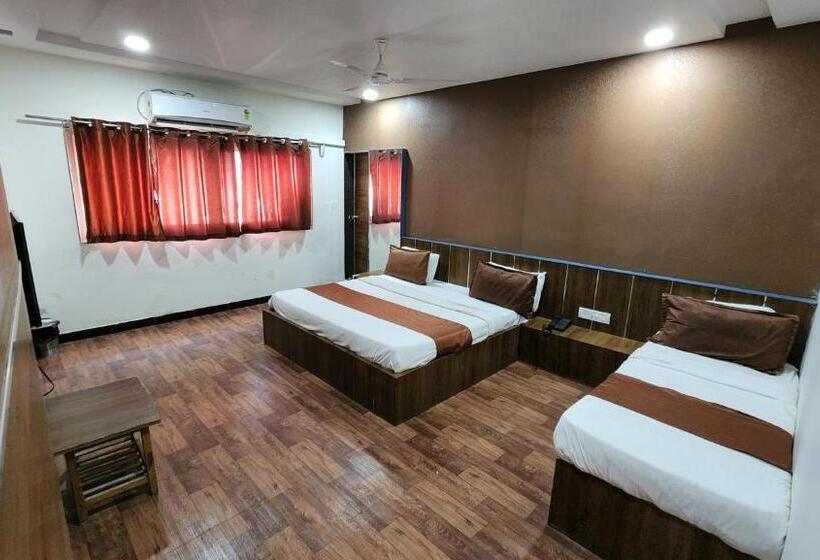 חדר בסיסי לשלושה, Nova Prime