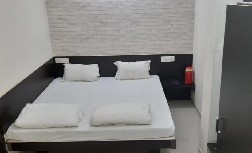스탠다드 룸 킹사이즈 침대, Vamoose Sharda Resort