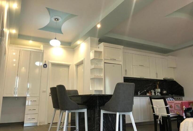 سوییت با چشمانداز کوه, Adriatik Guesthouse