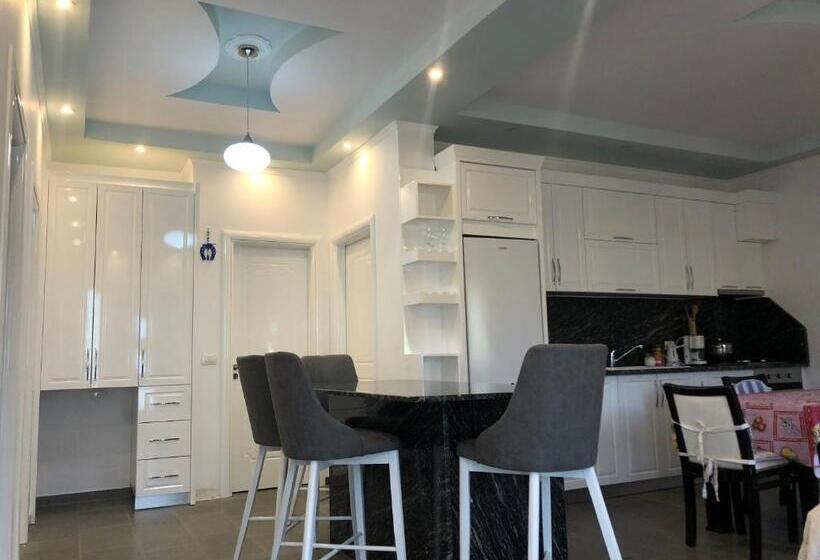 سوییت با چشمانداز کوه, Adriatik Guesthouse