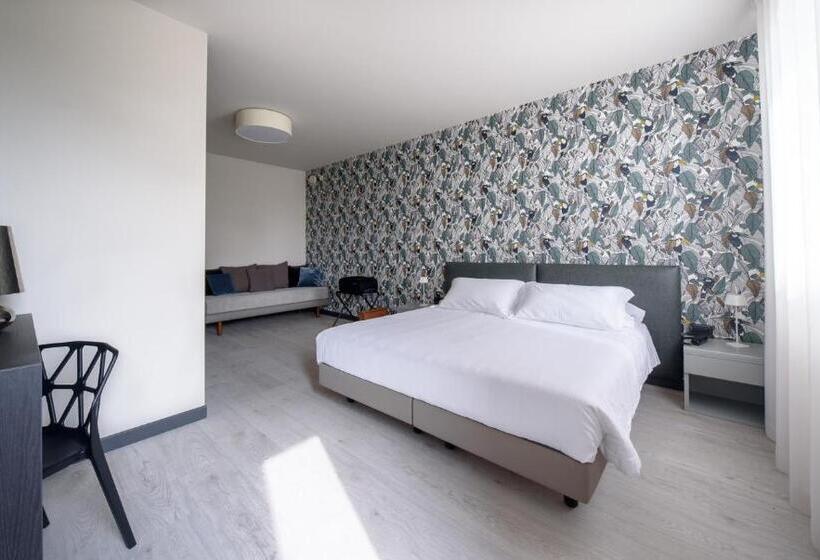 סוויטת ג'וניור, Zenit