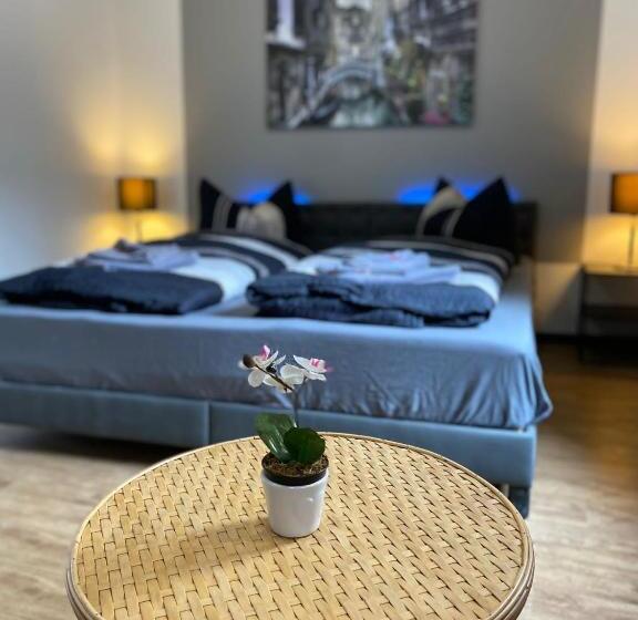 Номер Deluxe, Zum Ewigen Rath