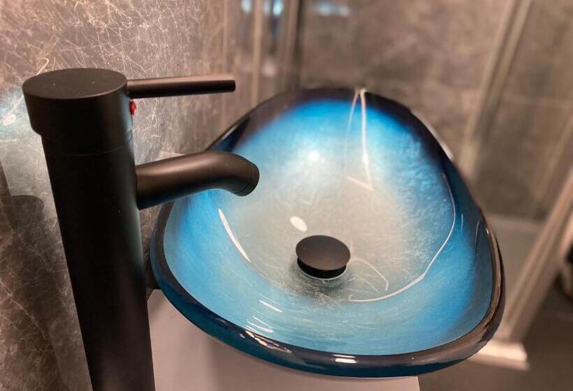 Номер Deluxe, Zum Ewigen Rath