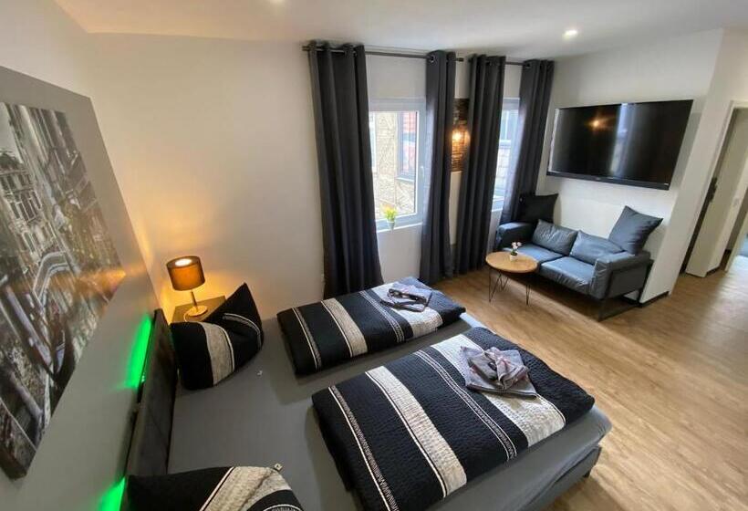 Номер Deluxe, Zum Ewigen Rath