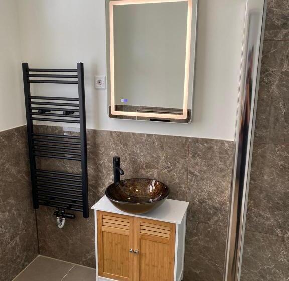 Номер Deluxe, Zum Ewigen Rath