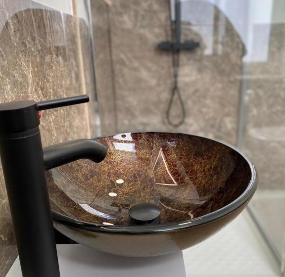 Номер Deluxe, Zum Ewigen Rath