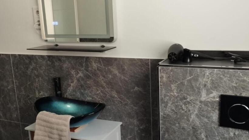 Семейный Номер Deluxe, Zum Ewigen Rath