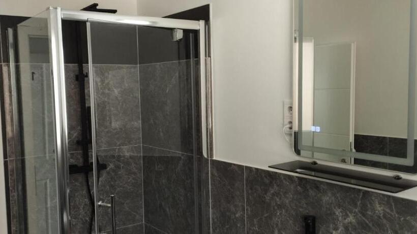 Семейный Номер Deluxe, Zum Ewigen Rath