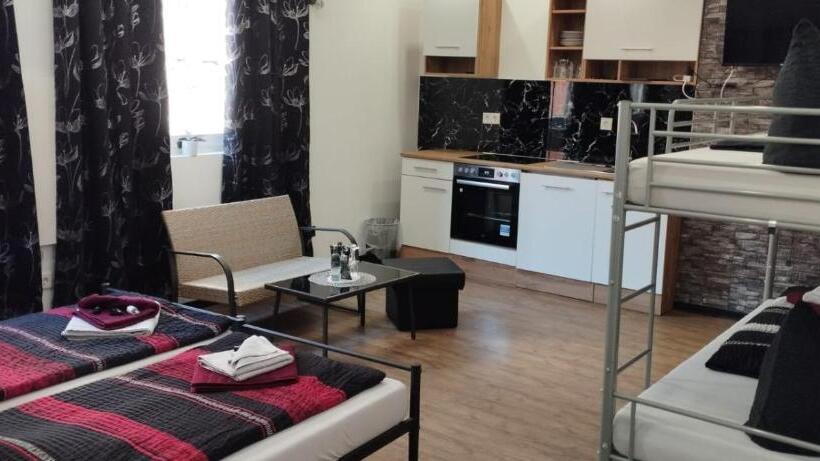 Семейный Номер Deluxe, Zum Ewigen Rath