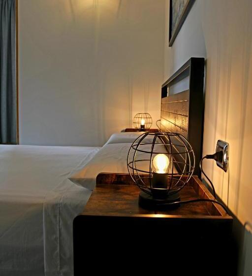 اتاق لوکس با بالکن و چشمانداز دریا, B&b Via Veneto