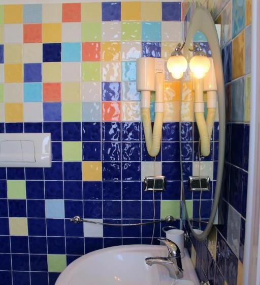 اتاق استاندارد چهار تخته با چشمانداز دریا, B&b Via Veneto