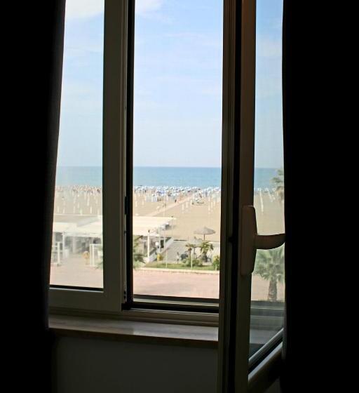 اتاق استاندارد چهار تخته با چشم‌انداز دریا, B&b Via Veneto